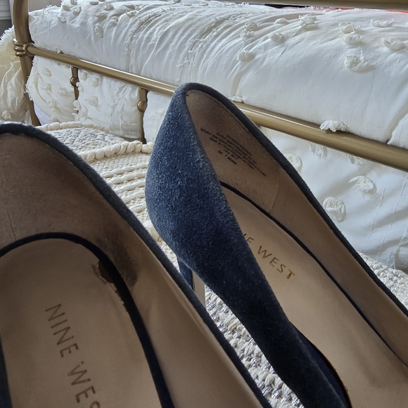 🌷Nine West blue suede pumps 💙 - Picture 4 of 8